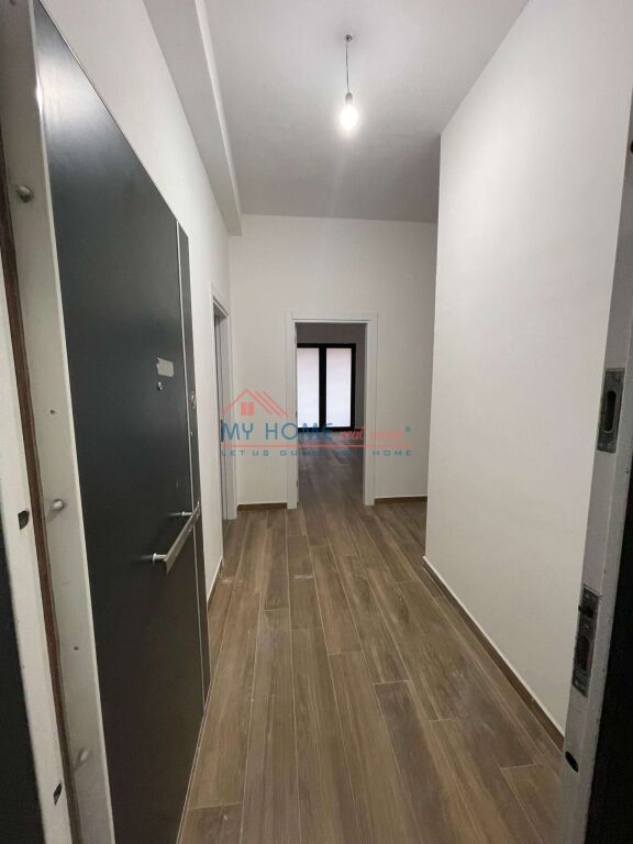 Zyre me Qera Farmacia 10 Tirane