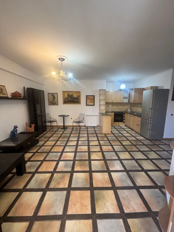 🏡 Apartament 2+1+2 me Qera Komuna e Parisit te Lulishtja