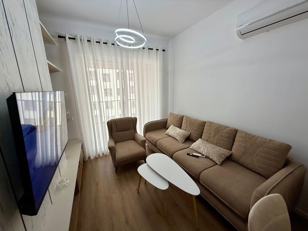 📣 QERA SUPER Apartament 1+1 📍 Kompleksi Kadiu, Ali Dem ✨   🏢 Ndertim i Ri  🛋️ Arreduar Me Arkitekt Ne Menyre Bashkekohore  ✅ I Pa Banuar Me Pare   💶 Cmimi 45.000 Leke/Muaj
