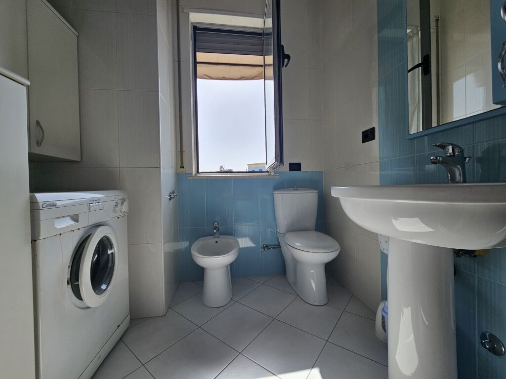 Jepet me qera apartament 1+1 te Pazari i Ri