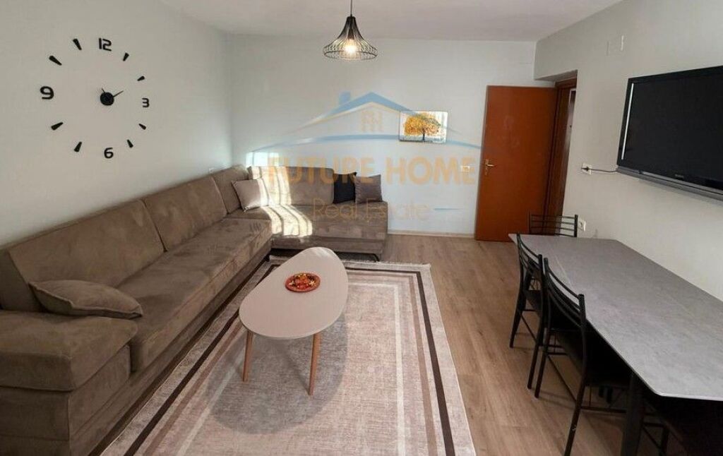 Affitto, Appartamento 2+1, Mercato Elettrico, Tirana.