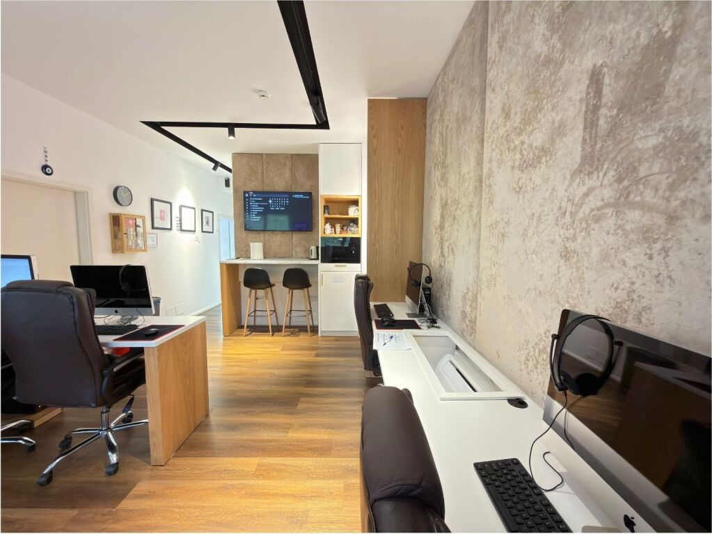 Prime Office Space | 200 m² for Sale Mangalem21! Price 500,000 €