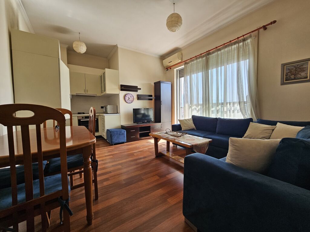 Jepet me qera apartament 1+1 te Pazari i Ri