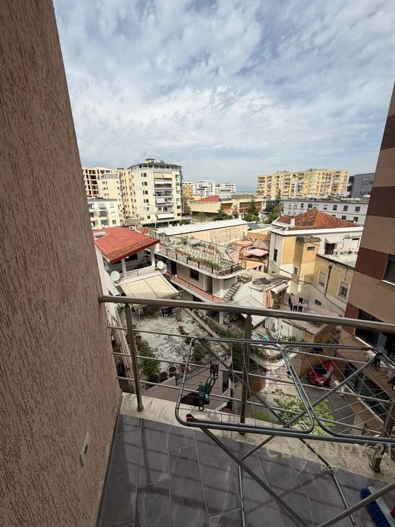 Durres vicino a Pranvera 2+1+2 in affitto