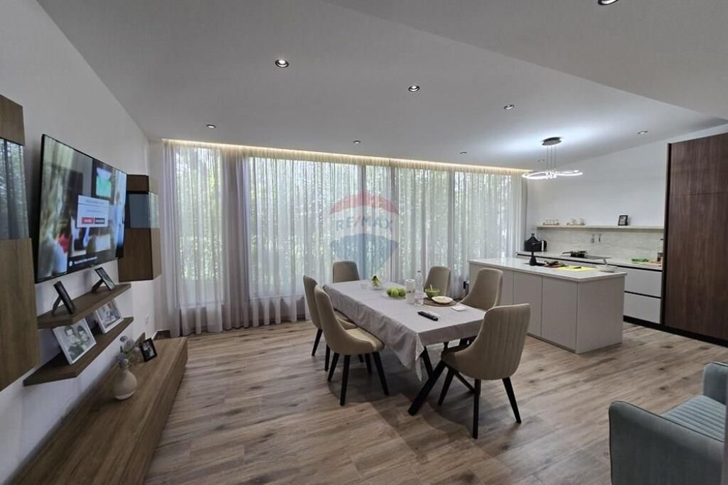 3-story villa for rent in Bërzhitë