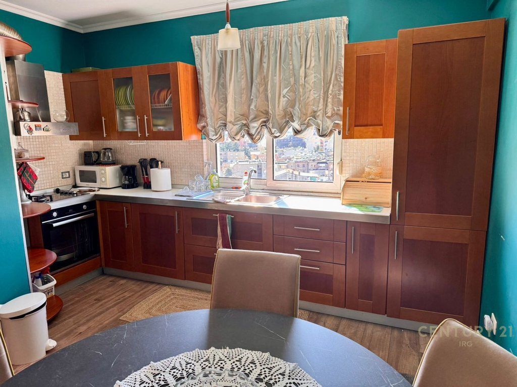 Jepet me qira apartament 2+1 tek Blloku i Ambasadave