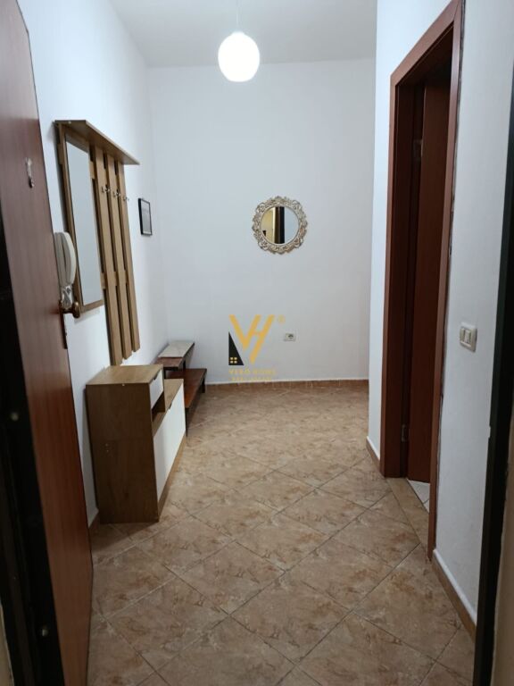 JEPET APARTAMENT 1+1 ME QERA TE RR. RIZA CEROVA 50.000 LEKE