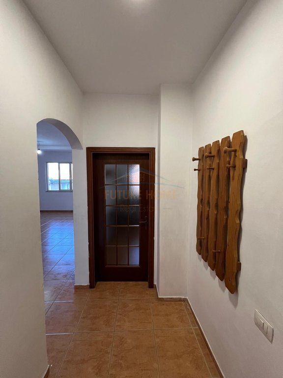 Jepet apartament 3+1+2 me qera tek Ish Stacioni i Trenit, Tiranë