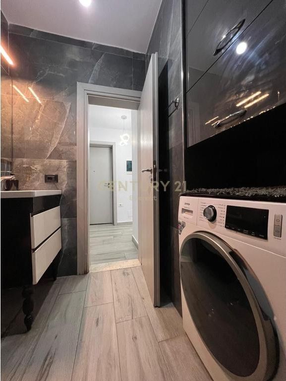 Jepet me qira apartament 2+1 pranë Shkollës së Baletit