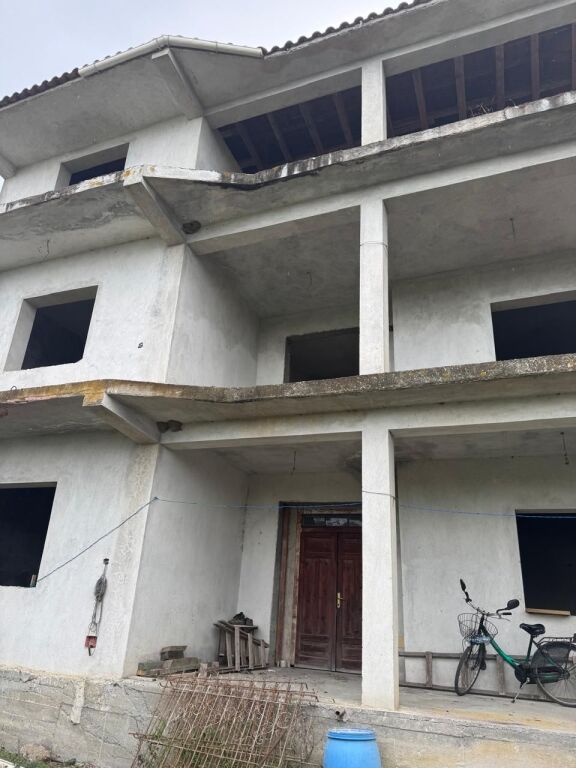 Vendesi edificio a 3 piani in vendita – Spitallë, Durrës
