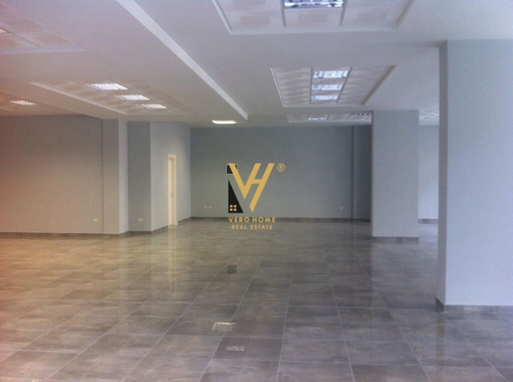 LOCALE COMMERCIALE 415 M2 IN AFFITTO A SELVIA 480.000 LEKE