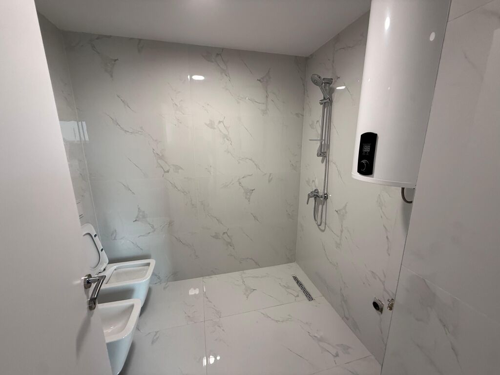 📣 QERA Apartament 2+1+2 Me Parking📍 Prane Casa Italias ✨  🏢 Ndertim i Ri 🪜 Kati 5 (Me Ashensor) 🛋️ Mobiluar Me Kushte Bashkekohore ✅ I Pa Banuar Me Pare  💶 Cmimi 750 Euro