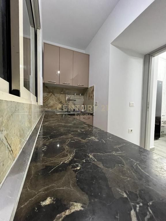 Jepet me qira apartament 2+1 pranë Shkollës së Baletit