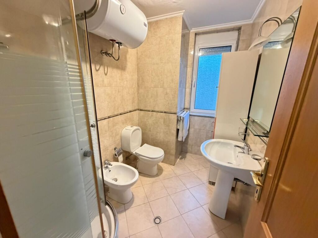 🏡✨ SUPER Apartament me Verandë Gjigande – Sheshi Willson  📍 Rruga Ymer Kurti💶 Çmimi: 385,000 €