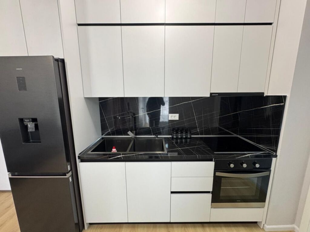 🏡 Affittasi appartamento 1+1 📍 Ali Demi, Complesso Kadiu 💰 Prezzo: 40.000 lek/mese