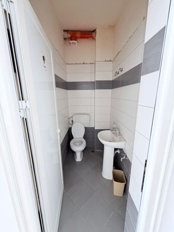 JEPET ME QERA AMBIENT BIZNESI NE ZONEN E ISH KENETES, DURRES