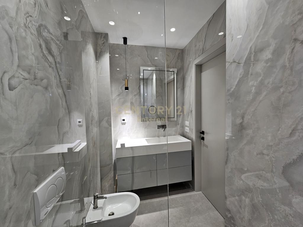 Luxury Apartment 2+1+2 for Sale in Lake View