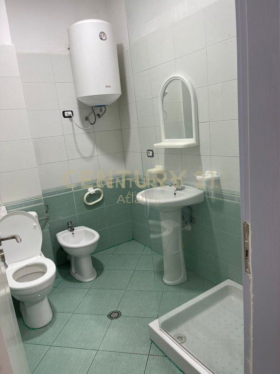 APPARTAMENTO IN AFFITTO A 30 METRI DAL MARE VICINO ALL'HOTEL ADRIATIK, SPIAGGIA DI DURRËS.