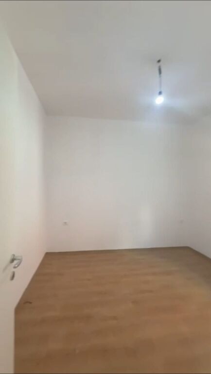 APPARTAMENTO 1+1+VERANDA IN VENDITA A KODRA E DIELLIT