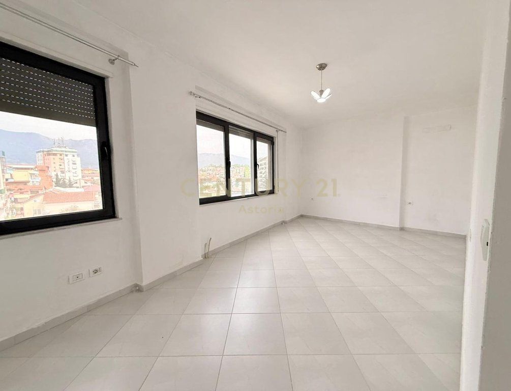 SHITET APARTAMENT 2+1+2 TE ISH TREGU ELEKTRIKE, IT'S OK BAR