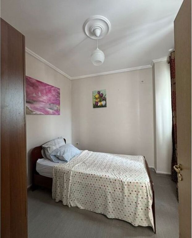 Apartament 2+1 me qira, Komuna e Parisit