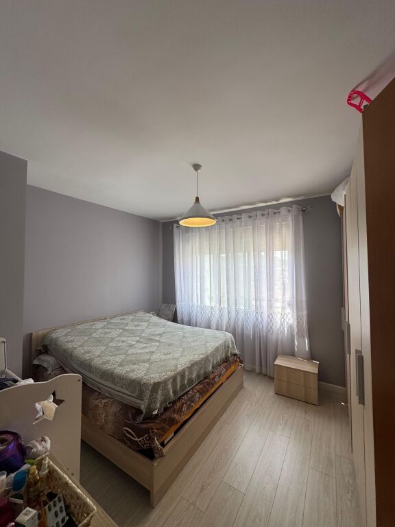 Shitet apartament 1+1 , pran fabrikes se miellit Tirane