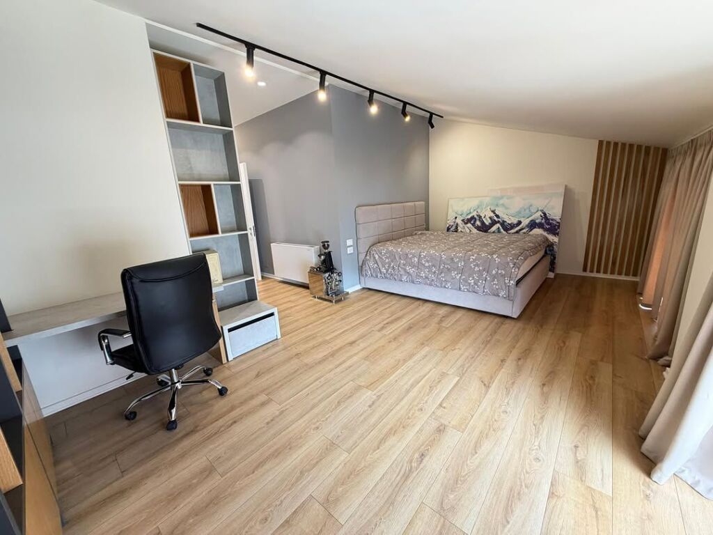 PENTHOUSE ME QIRA 2+1+2+3PARKIME ME QIRA TE SECRET GARDEN TEG