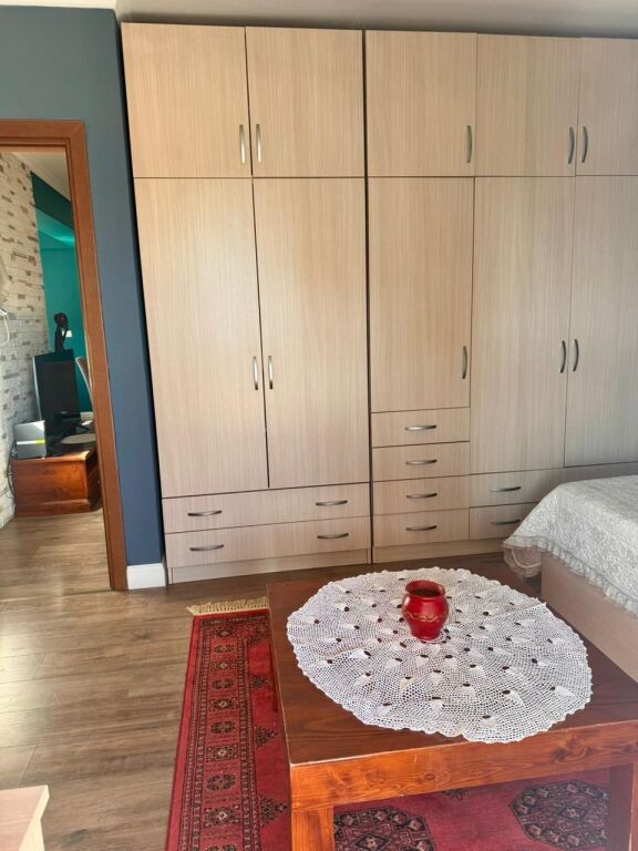 Apartament 2+1 me qera Rruga e Kavajes ne Tirane
