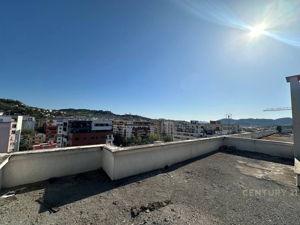 Penthouse for sale with 192 m2 veranda in Yzberisht