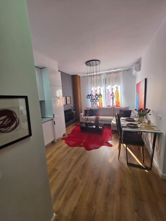 Appartamento 1+1 in vendita  Indirizzo: Mozaiku Tirana  6° piano  Arredato  Superficie 63 m2  Prezzo: 169.000 €