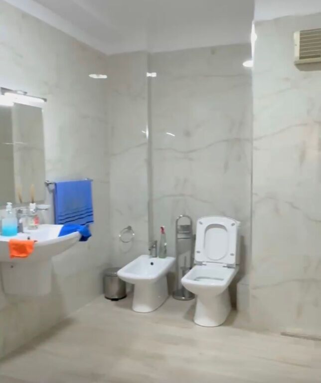 Apartament 3+1 me qira per zyra prane Spitalit Gjerman