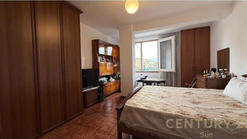 ZOGU I ZI, JAPIM ME QIRA APARTAMENT 2+1 !