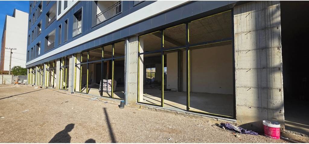 NEW BOULEVARD! COMMERCIAL UNIT FOR RENT, GROUND FLOOR, STREET FRONT!
