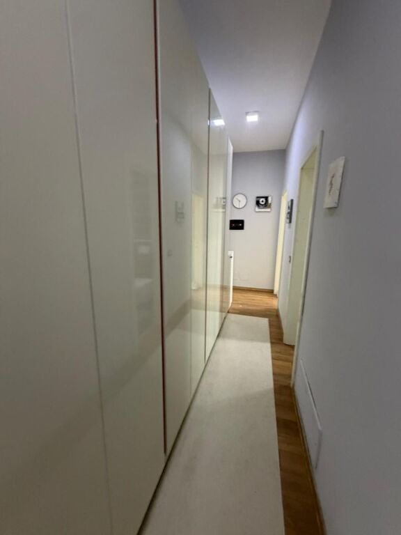 Jepet me qira apartament 2+1+2 pranë Kopshtit Botanik 🌿  • Tipologjia: 2 dhoma gjumi + 1 sallon + 2 tualete  • I mobiluar plotësisht 🛋️  • Kati: 4  • Zonë e qetë dhe e preferuar  • Afër natyrës dhe ajrit të pastër  💰 Çmimi: 100,000 lekë / muaj7y =

