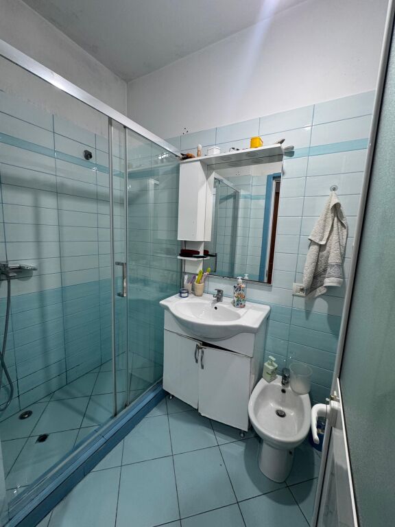 Shitet apartament 1+1 , pran fabrikes se miellit Tirane