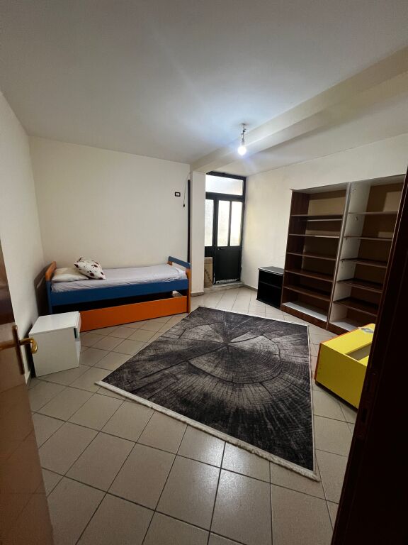 Via Mihal Grameno Ingresso 2+1 in Affitto. 40.000 Lek
