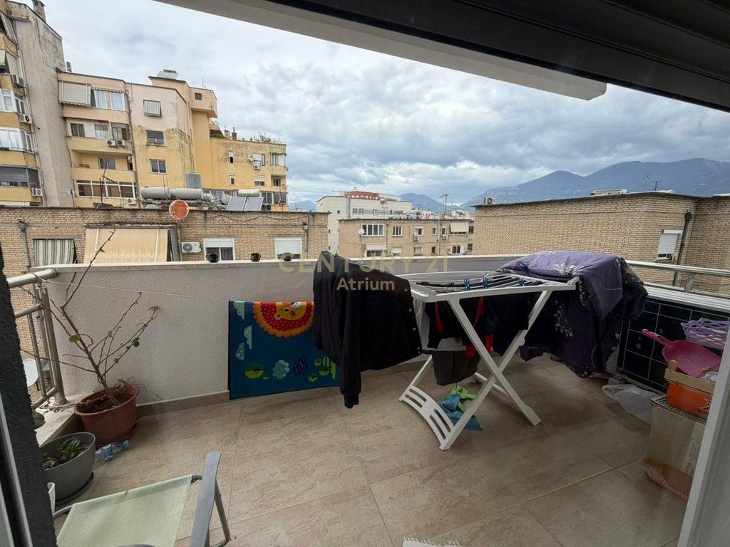 AFFITTASI APPARTAMENTO 2+1+2+BALCONE VICINO AL EX MERCATO ELETTRICO !!