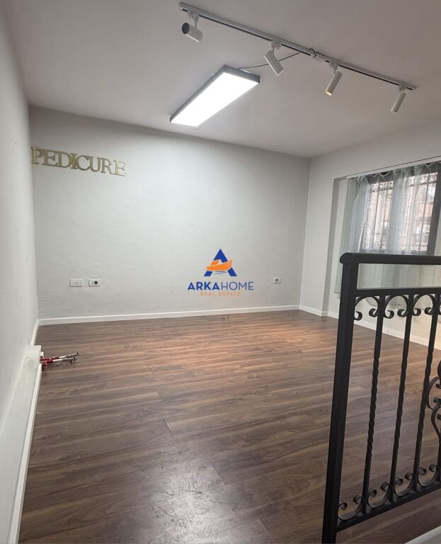 SHOP FOR RENT 32M2 "MINE PEZA" 55000 LEKE