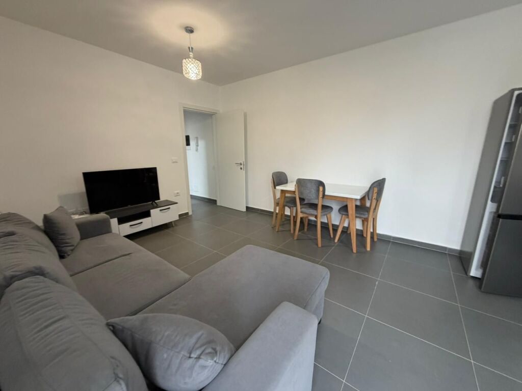 🏡 Apartament 2+1 me qira – Zona 5 Maji💰 Çmimi: 50,000 lekë/muaj