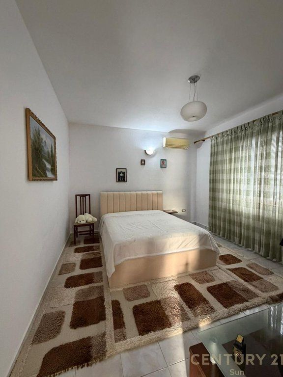 BUILDING 3 FLOORS FOR SALE IN SELITE!