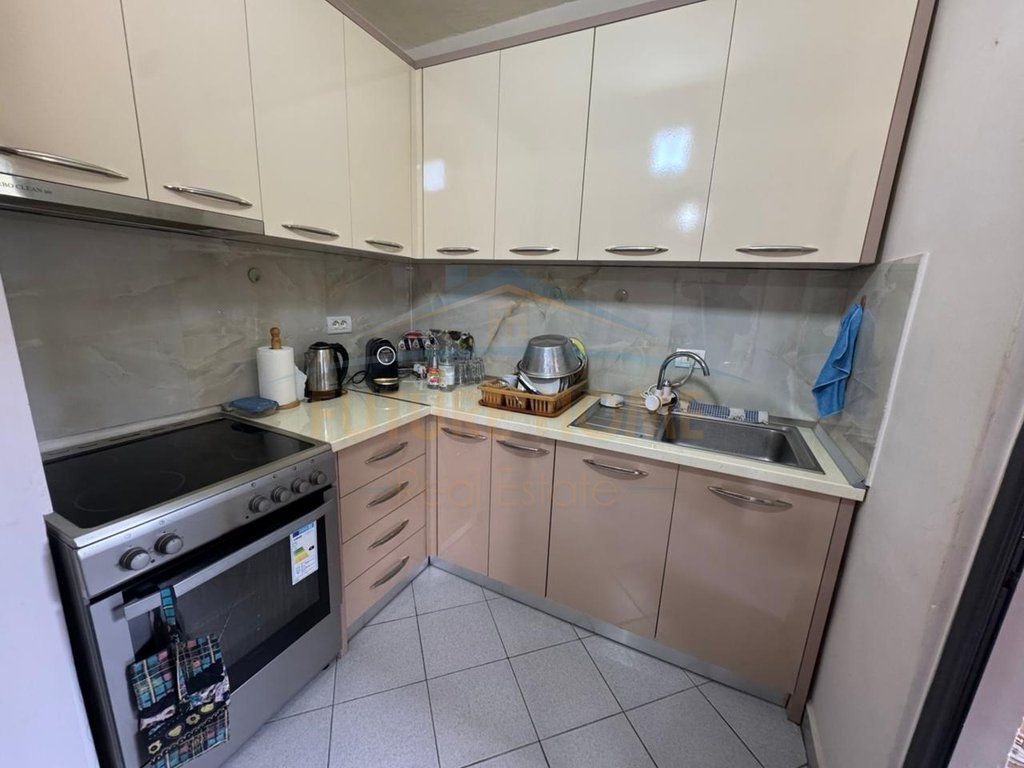 Shitet, Apartament 2+1, Ish Parku i Autobusave, Tirane