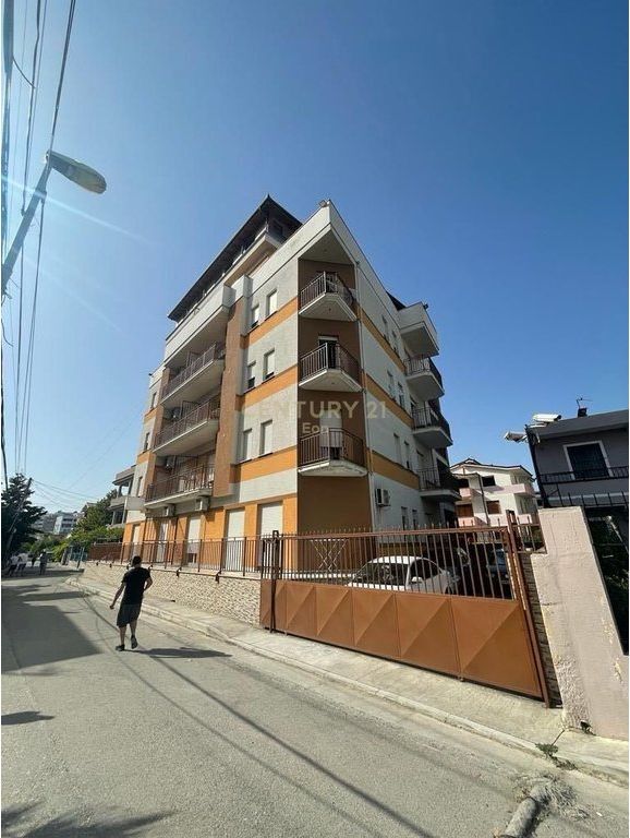 VENDESI PAPAFINGO PIÙ GARAGE IN SPIAGGIA DURAZZO IN VENDITA !