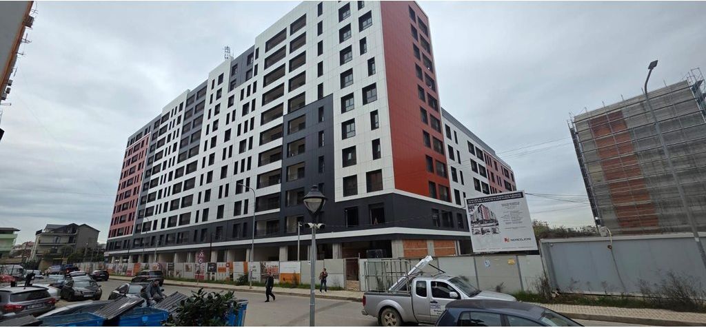 NEW BOULEVARD! COMMERCIAL UNIT FOR RENT, GROUND FLOOR, STREET FRONT!