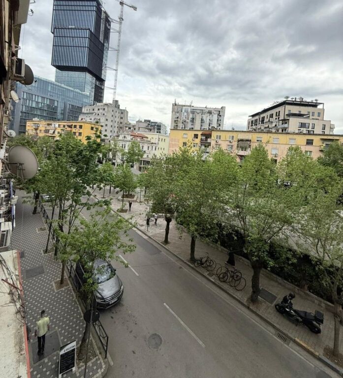 🏢 Appartamento 3+1 in Affitto – Centro, vicino a Caffè Flora