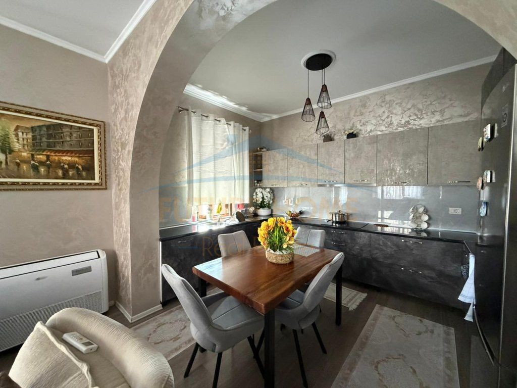 For sale, 3-Storey Villa in Prush, Kombinat, Tirana
