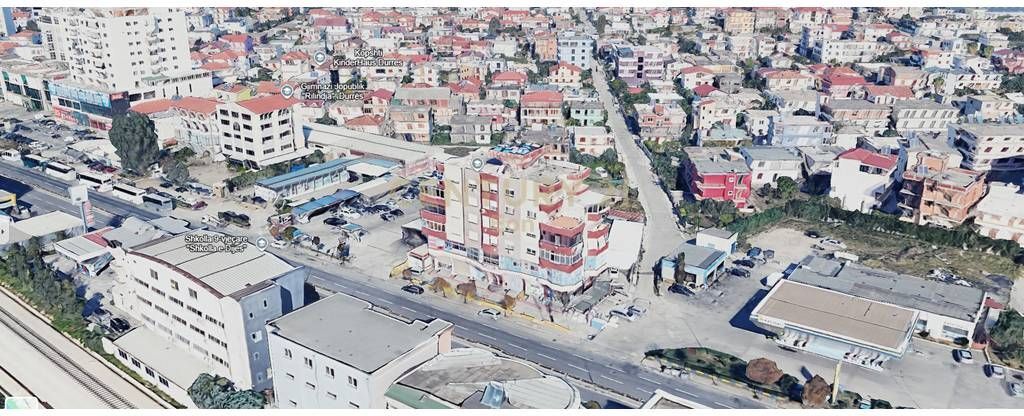 Ambient Komercial Me Qira në Hyrje te Durrësit !