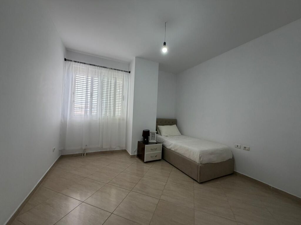 Affittiamo 2+1 kodra e diellit