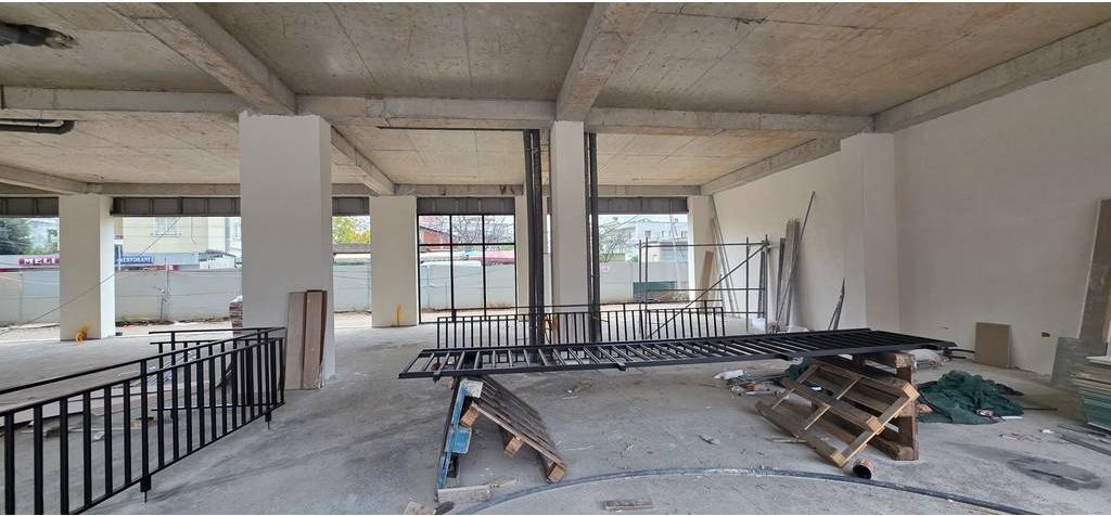 NEW BOULEVARD! COMMERCIAL UNIT FOR RENT, GROUND FLOOR, STREET FRONT!