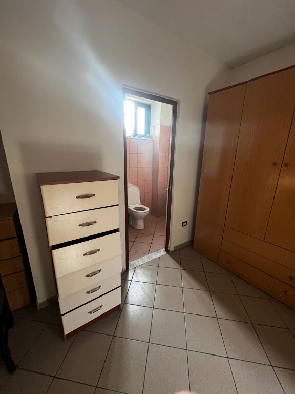 Via Mihal Grameno Ingresso 2+1 in Affitto. 40.000 Lek