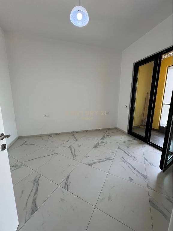 Affittasi 1+1 per ufficio Square 21!